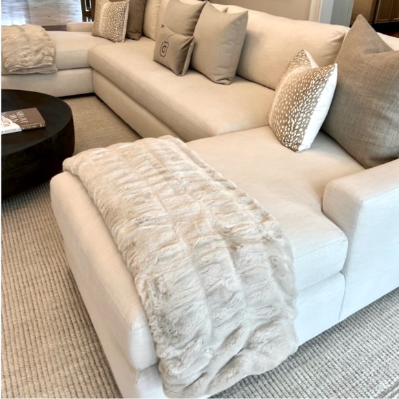 New Pottery Barn Set Ruched Faux Fur Throw & Pillow Cover in Ivory Color - Picture 4 of 16